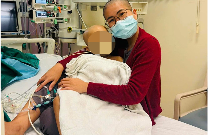 Mẹ Bắp vừa có động thái gây chú ý sau gần 1 tuần ở ẩn vì ‘drama sao kê 17 tỷ’, liên tục nói lời văn vở tạo lòng thương: Đúng lo.ại gi.ả tạo nghe rất lư.ơn lẹ.o