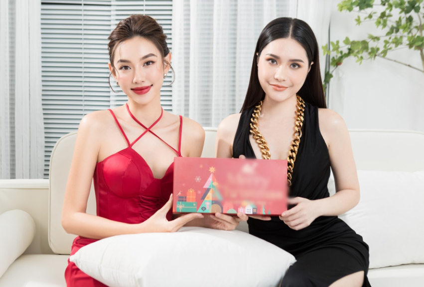 Lộ bằng chứng Đoàn Di Băng và Thùy Tiên bán cùng sản phẩm, dùng chung ekip: ‘Đúng là bọn thất đức’