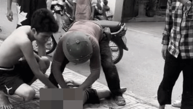 Xót xa 2 cháu bé đuối nước t:ử v:ong khi nhảy xuống hồ gần khu dân cư vớt bóng là 2 anh em ruột, buồn thật sự