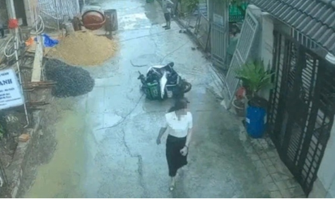 Nữ cán bộ đi ô tô xô đổ xe máy lên tiếng, nam shipper bất ngờ tuyên bố