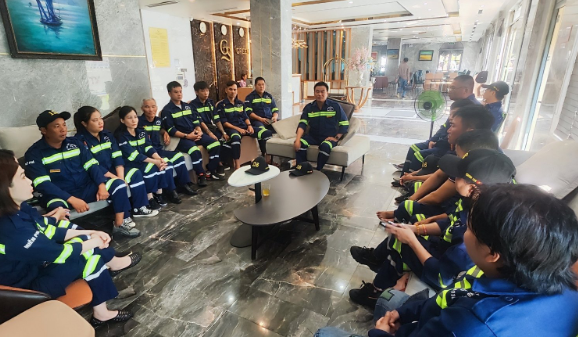 Đội cứu hộ 8 ngày tìm kiếm n:ạn nh:ân vụ lật tàu Vịnh Xanh 58: “Chúng tôi chỉ ngủ 1-2 tiếng mỗi ngày, thương quá đi”