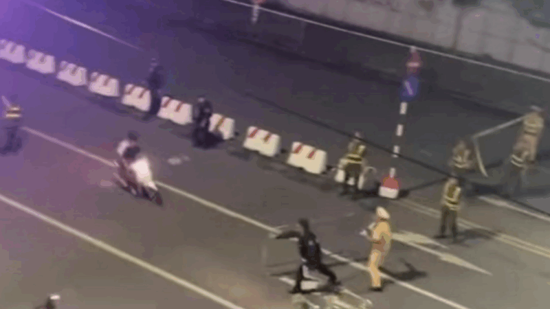 Hiện trường 2 thanh niên ‘th:ông ch:ốt’ Nghi Tàm, tô:ng trực diện khiến chiến sĩ CSCĐ bị thư:ơng nặ:ng