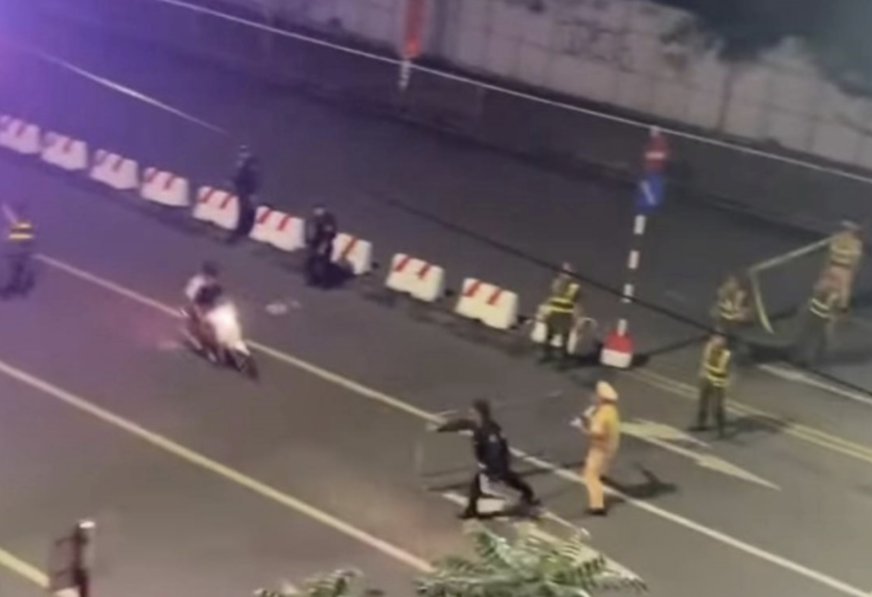 Hiện trường 2 thanh niên ‘th:ông ch:ốt’ Nghi Tàm, tô:ng trực diện khiến chiến sĩ CSCĐ bị thư:ơng nặ:ng