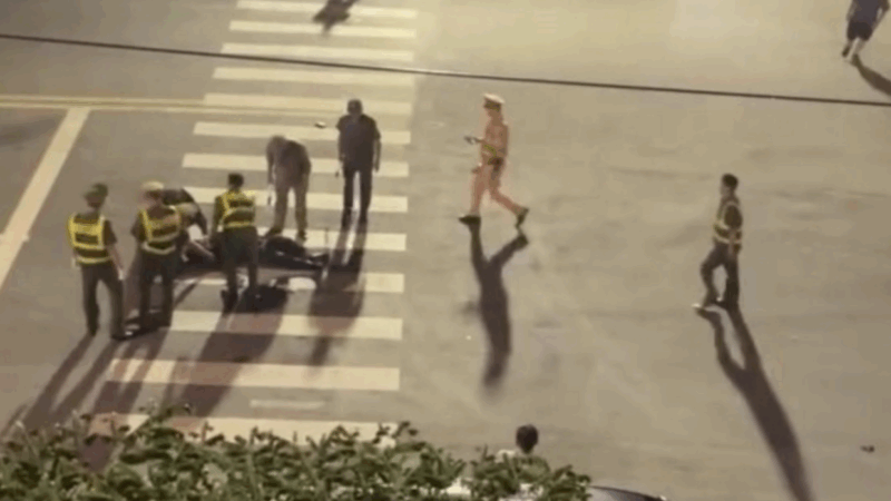 Rõ tình hình chiến sĩ CSCĐ bị tô:ng tr:ọng thư:ơng ở Nghi Tàm, 2 quái xế ‘thông chốt’ đường cấm là ai?