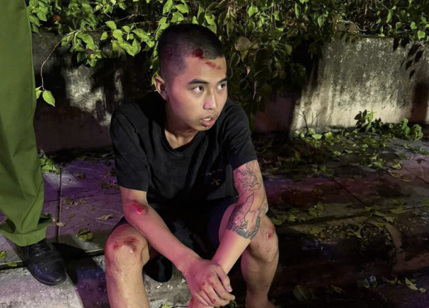 Danh tính 2 thanh niên th:ông chốt đường cấm ở Nghi Tàm, tô:ng tr:ọng thư:ơng chiến sĩ CSCĐ