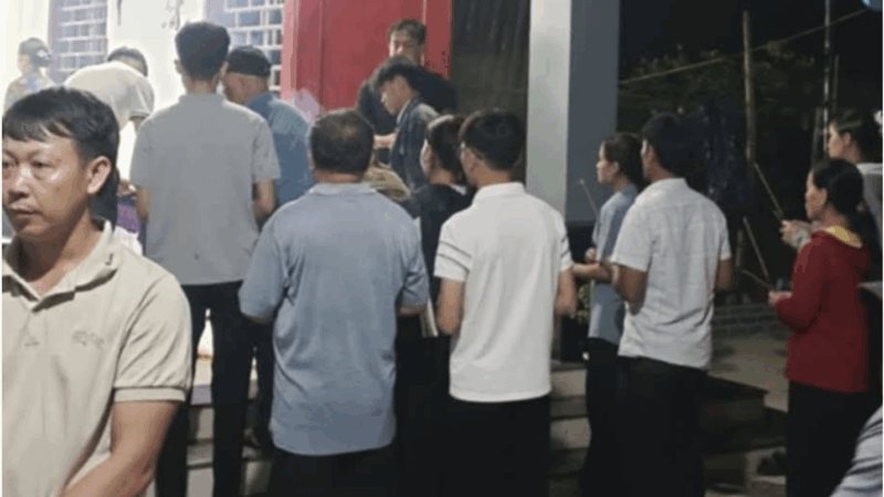 Thương quá: Cả gia đình ở Nghệ An thuongvong khi dằn mái nhà chống bão: Cập nhật tình hình người s:ống sót