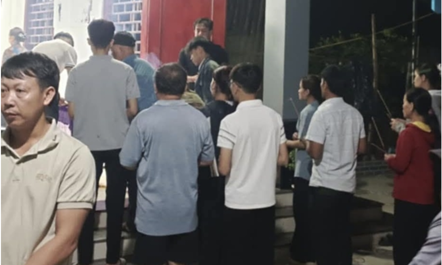 Thương quá: Cả gia đình ở Nghệ An thuongvong khi dằn mái nhà chống bão: Cập nhật tình hình người s:ống sót