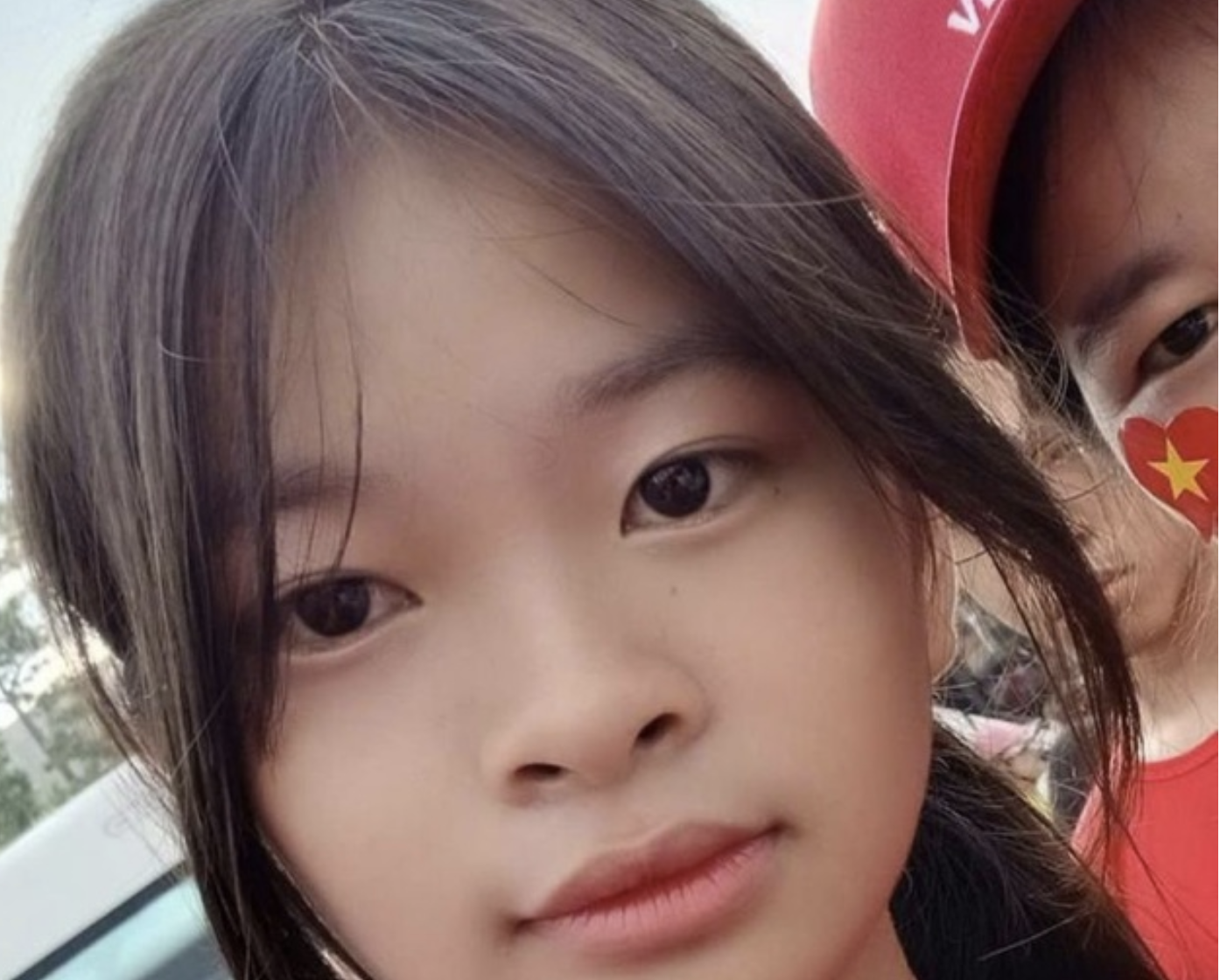 Ở Hà Nội: Bé gái 12 tuổi bất ngờ m:ất tích sau khi xem diễu binh, manh mối cuối cùng tại một quán phở, mong cho bé bình an 🥹