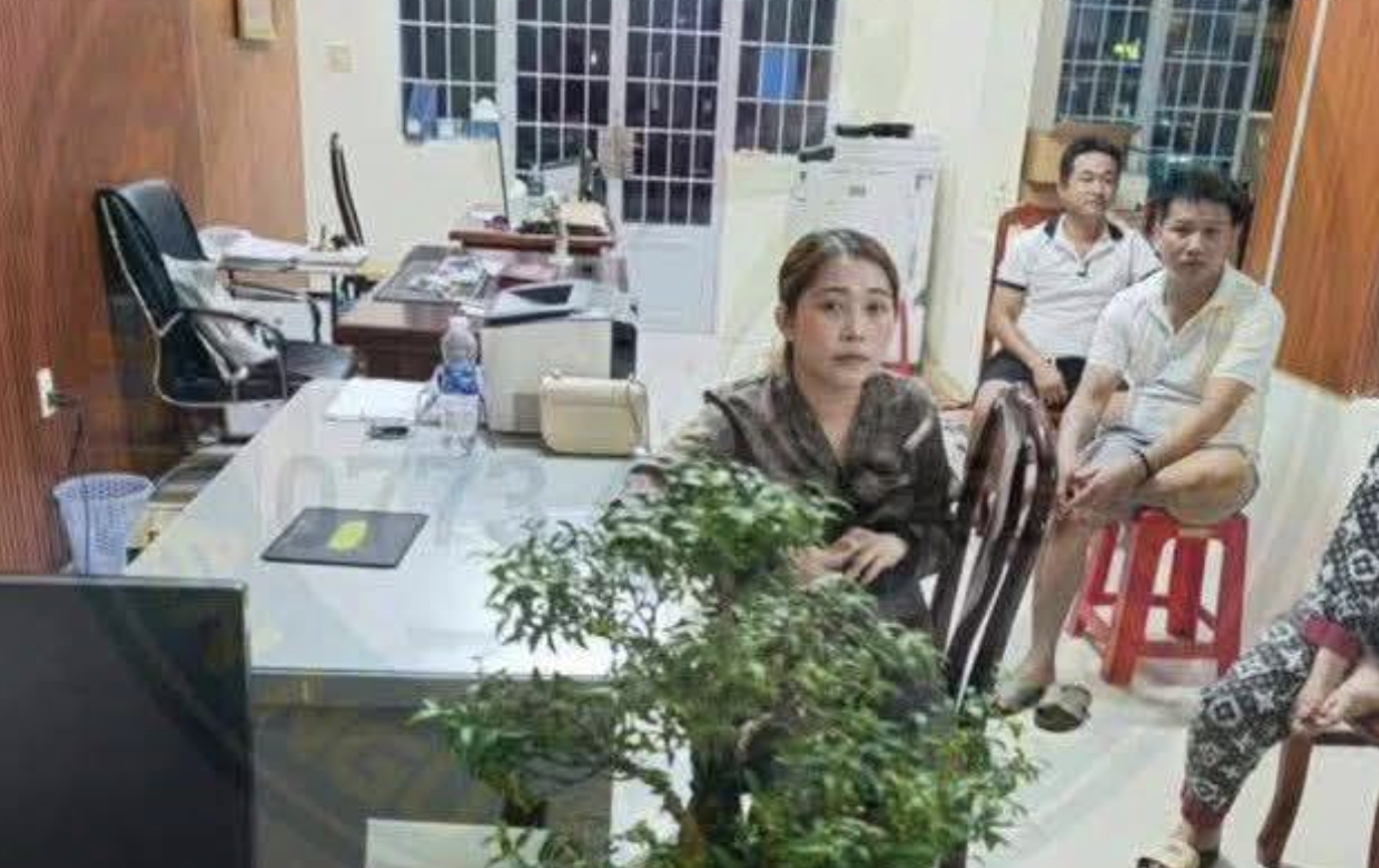 Rùng mình lời khai của người mẹ của thithe bé gái s:ơ si:nh không nguyên vẹn bị v:ứt ở đường, người mẹ có quá khứ bất ngờ