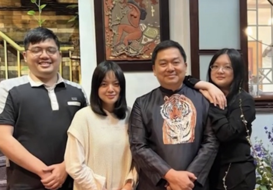Ông Hoàng Nam Tiến lấy vợ từ năm 3 đại học, có đời tư kín tiếng ít ai biết: “Tiết lộ tất tần tật”