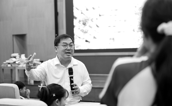 Sự nghiệp vẻ vang đáng nể của ông Hoàng Nam Tiến trước khi đ:ột ng:ột qu:a đ:ời: “Không ai có thể thay thế được một người sếp tầm cỡ như này”