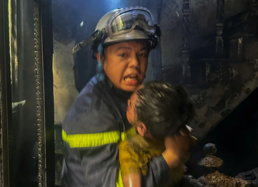 Vụ ch:áy nghiêm trọng ở Hà Nội: 3 người mắc kẹt, hiện trường khiến ai nhìn thấy cũng xót xa