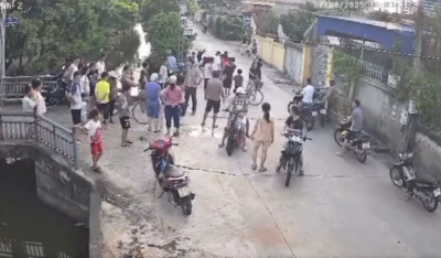 Camera ghi lại cảnh 2 cháu bé đạp xe lao thẳng xuống mương, phép màu xuất hiện chỉ trong tích tắc