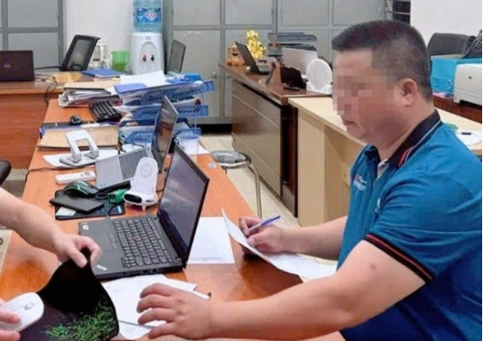 Danh tính tài xế rút chìa khóa xe khách khiến hàng chục người phơi nắng, sao lại hành động như thế?