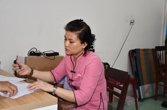 Quá bức xúc: Bé trai 14 tháng tuổi bị bảo mẫu n:é:m xuống nền nhà đã qu:a đ:ời