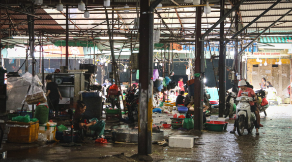 Nhếch nhác những điểm gi:et m::ổ gia cầm tại chợ dân sinh Hà Nội: “Nhìn phát chẳng muốn ăn”