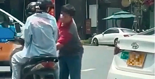 Diễn biến mới vụ tài xế công nghệ gi:ật chìa khóa xe máy cô gái ở Hồ Con Rùa: Công an đã vào cuộc