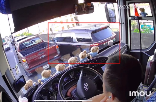 Rõ cái kết cho tài xế ngang ngược rút chìa khóa xe khách, bỏ mặc hàng chục người phơi nắng