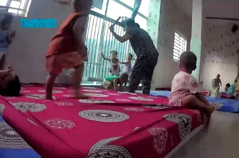 Tại sao lại hoãn phiên tòa xử vụ các bảo mẫu trong Mái ấm Hoa Hồng h*à:nh h:ạ trẻ d:ã m:an?