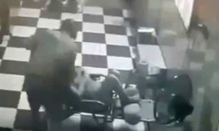 Cụ bà 80 tuổi bị một người đàn ông bopco đến ch*et, gia đình s*ố:c khi thấy cảnh tượng này qua camera?