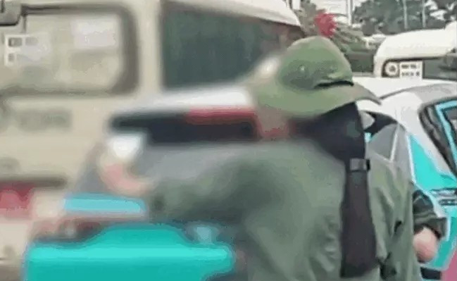 Công an làm việc với 3 học sinh có hành vi ph:ản cả:m khi đoàn xe phục vụ A80 đi qua, cần phải trị ngay