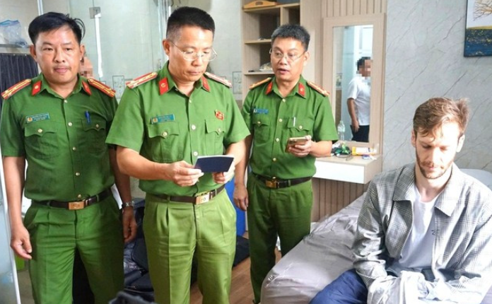 Người Mỹ cuop tiệm vàng tại Đà Nẵng bị bắt khi đang ở căn hộ: Giàu như thế mà còn đi cuop