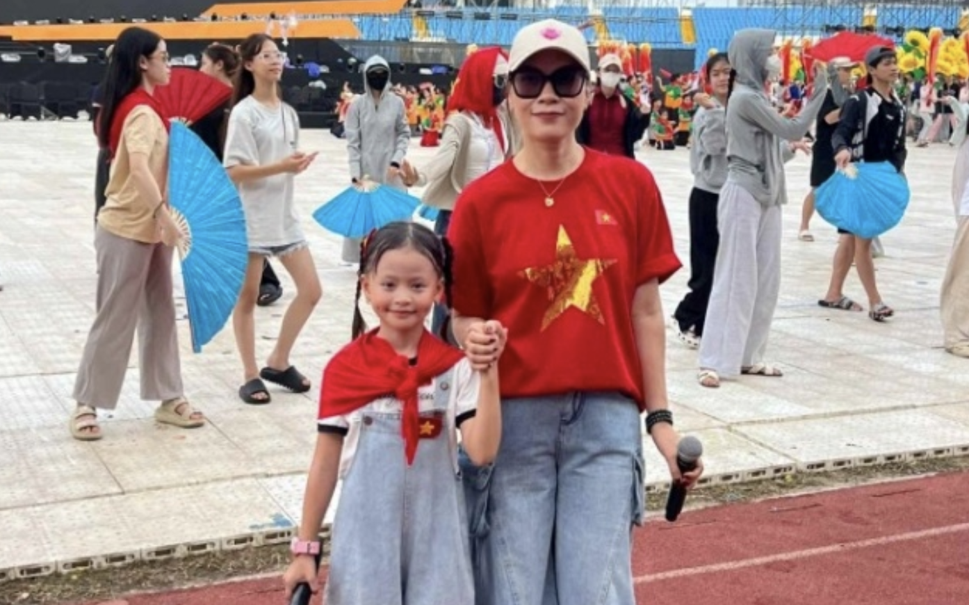 Gia thế cô bé 7 tuổi gây sốt khi hát cùng Mỹ Tâm, được hàng triệu người tìm thông tin sau Đại lễ A80