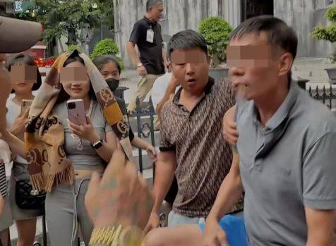 Phía Ngân 98 chia sẻ gây chú ý về vụ bị đu:ổi, dọa quý:nh ở Nhà Thờ Lớn, hé lộ lý do công bố mọi chuyện