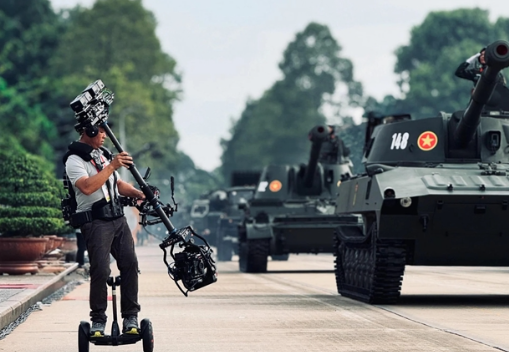 Bất ngờ mức cát xê khủng của camera man Lê Bảo Hân, hé lộ số tiền nhận được khi nhận lời quay A80