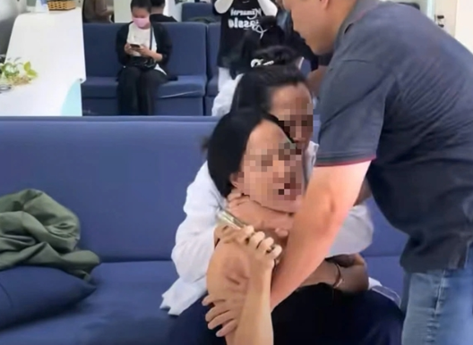 Thông tin n::ó:ng về bác sĩ nha khoa b::óp c::ổ, qu:ýnh bệnh nhân, lộ bí mật phía sau phòng khám răng