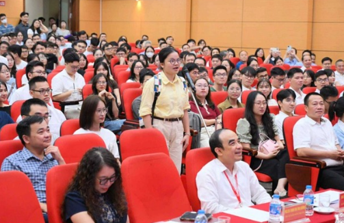 Danh tính nữ bác sĩ nội trú chọn chuyên ngành Nội ti:m mạ:ch, hé lộ lý do cả hội trường vỡ òa vỗ tay