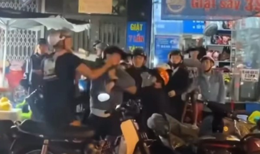 Rõ cái kết cho nhóm người đánh nhau, cư:ớ:p gi:ật giữa đường chỉ vì đồ cúng cô hồn ở TP.HCM