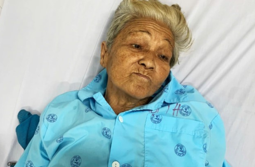 TP.HCM: Cần người thân đến khẩn cấp để chăm sóc bà lão bán bắp bị bệnh nặng đang nằm viện một mình