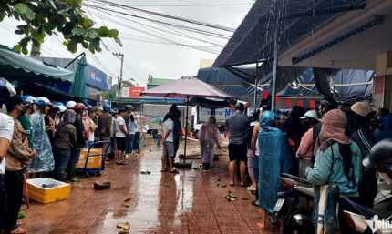 Nhân chứng kể về thời điểm ki::nh ho::àng lúc xe tải đâ::m vào chợ chuối khiến 12 người thư:ơng vo::ng