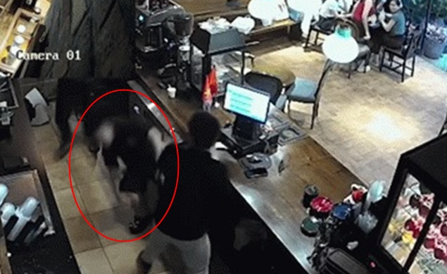 Rõ kết quả chẩn đoán thư:ơ:ng tí:ch của n:ạn nh:ân bị khách đ:á::nh ở quán cà phê: Nửa tháng v:ết thư:ơng mới lành