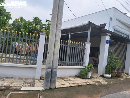 Căn nhà xây nhầm trên đất hàng xóm ở TP HCM: Chủ nhà khai lý do, tính phương án ‘thần đèn’ di dời nhà