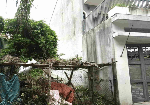 Lại nữa, thêm 1 trường hợp hàng xóm xây nhầm nhà trên đất của mình: Khốn khổ quá rồi