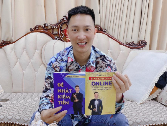 Danh tính của Huấn Hoa Hồng, người đang rần rần nhất vào lúc này: Chuyện gì xảy ra với anh vậy?