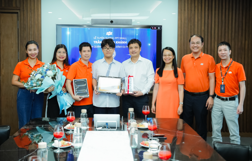 Một tập đoàn lớn tuyên dương Quán quân Olympia Trần Bùi Bảo Khánh: Quá bất ngờ khi em là con trai của 2 cán bộ tập đoàn này.