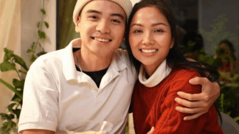 Đỉnh cao, chồng H’Hen Niê lấy sữa của vợ để cho bạn bè uống: Chịu thua thật sự.