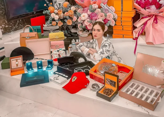 Nước đi không ngờ của Đoàn Di Băng: ‘Không còn ai thấy chị nữa, bị sao thế này?’