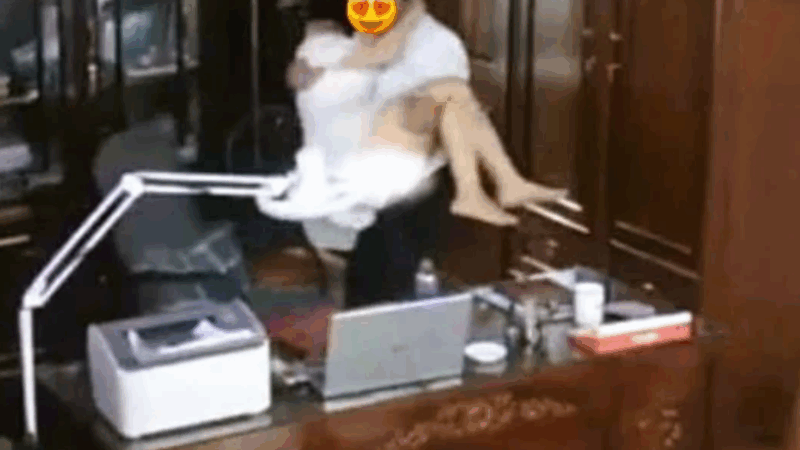 Thôi xong, CA vào cuộc vụ người đàn ông “th:ân m:ật” với nhiều phụ nữ ở trường THPT: ‘Rồi cũng sẽ sáng tỏ’