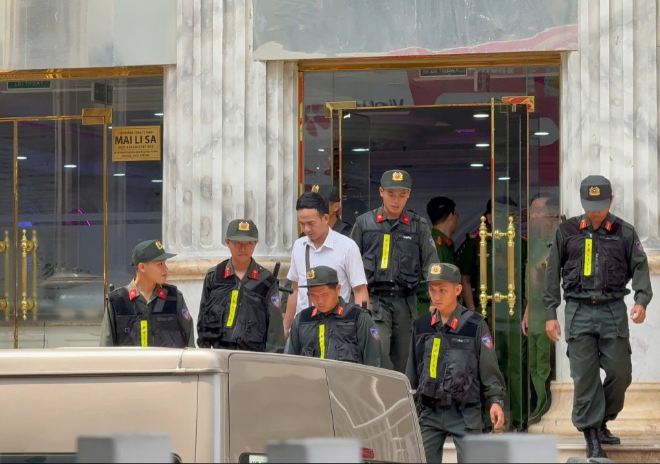 Rất nhiều CA đã đến biệt phủ của bà chủ thẩm mỹ viện Mailisa: ‘Để khám xét và thu thập nhiều bằng chứng liên quan’