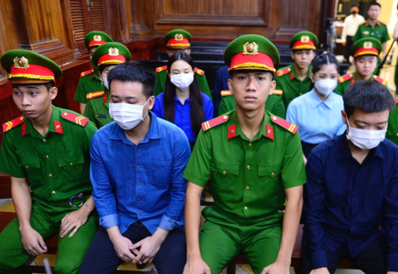 Hoa hậu Thùy Tiên, Hằng Du Mục và Quang Linh Vlogs hầu tòa vụ kẹo Kera: ‘Rõ khuôn mặt thất thần của cả 3’