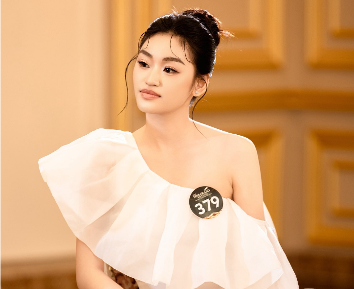 Hoa hậu Yến Nhi cầu cứu khẩn cấp: Bố đu:ối sức bị l:ật thuyền giữa nước l:ũ, m:ất liên lạc hoàn toàn.