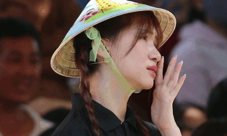 Hòa Minzy lại buồn bã trước tin bão lũ miền Trung: ‘Nhắn gửi 1 câu đến toàn thể mọi người, nghe mà xót’