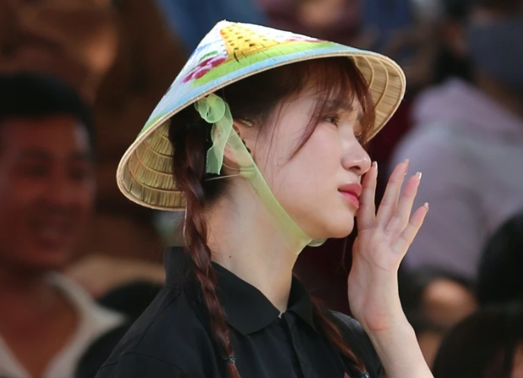 Hòa Minzy lại buồn bã trước tin bão lũ miền Trung: ‘Nhắn gửi 1 câu đến toàn thể mọi người, nghe mà xót’