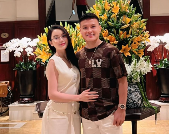 Vợ chồng Quang Hải và Chu Thanh Huyền liên tục chuyển khoản 50 triệu đồng đang gây b:ão trên MXH: ‘Anh chị có tấm lòng bồ tát quá’