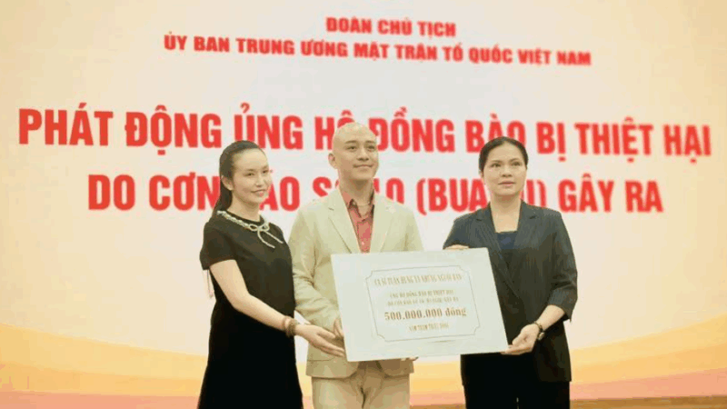 Tuấn Hưng lần đầu xuất hiện sau đá:m ta:ng của mẹ mình: ‘Cả nước đều ngưỡng mộ với hành động này của anh’