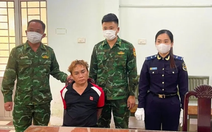 Vụ anh trai tô:ng em gái t:uvo:ng: ‘Luật sư cho biết thêm một t:ội nữa, không phải chỉ bị mỗi tính cô:n đ:ồ thôi đâu’